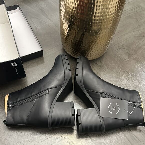 NATURALIZER Verney Waterproof Lug Sole Booties (Wide) - Picture 6 of 12